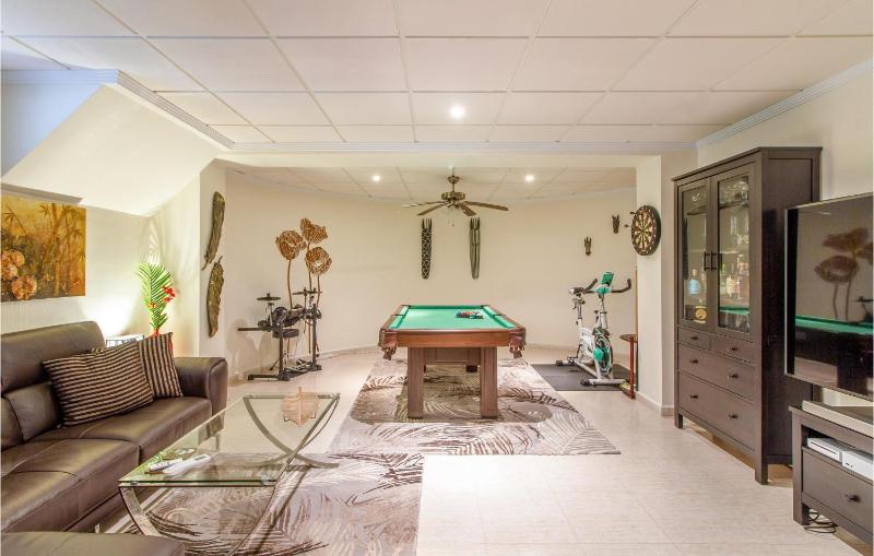 Beach Front Home In Santa Pola - image 10