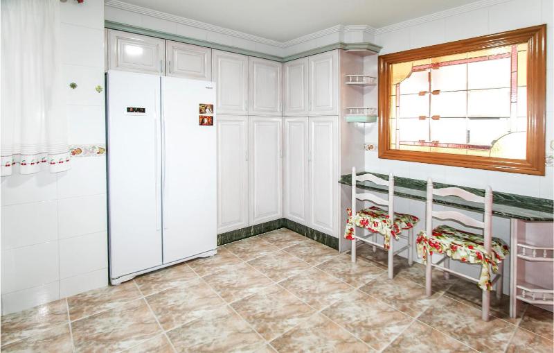 Lovely Apartment In Santa Pola With Harbor View - image 10