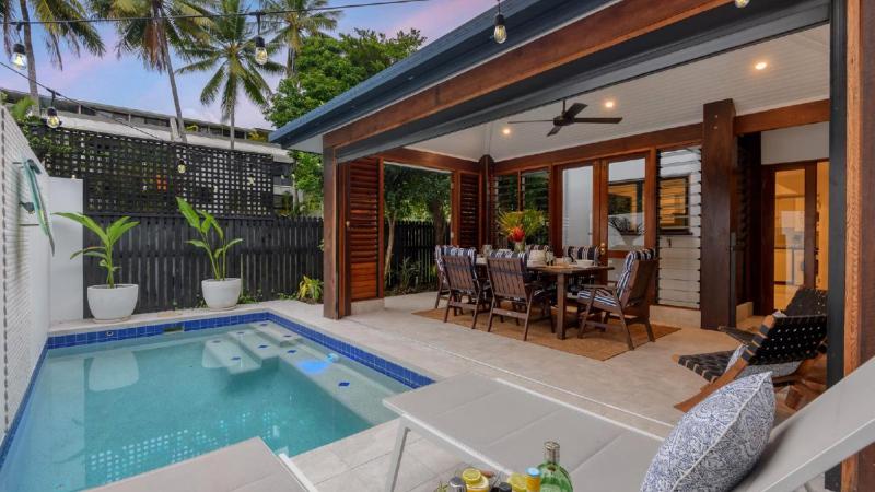 Villa 2 - Chez Willow Port Douglas - image 1