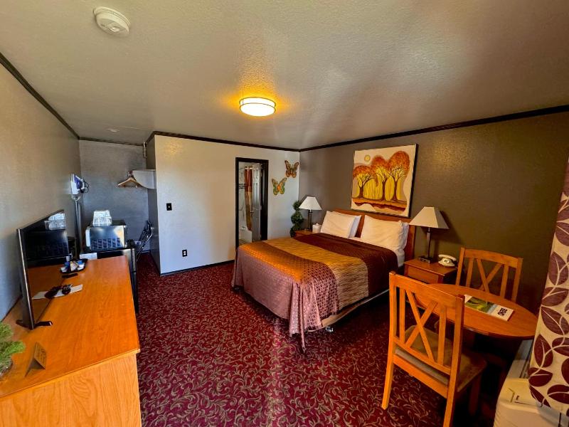 Queen Room image 2