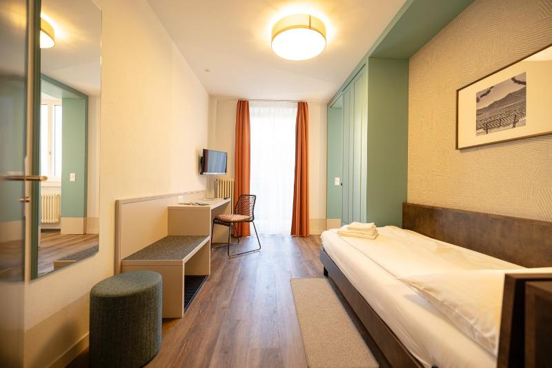 Modern Single Room image 2