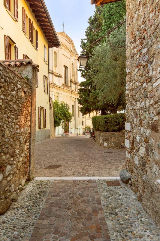 Large One-Bedroom Apartment with Spa Bath image 2