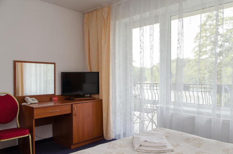 Double Room with Lake View image 2