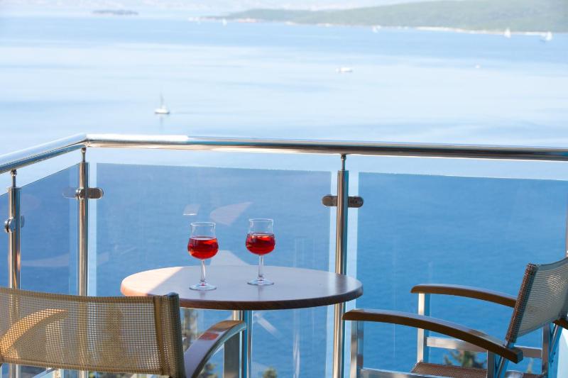 One-Bedroom Apartment image 3