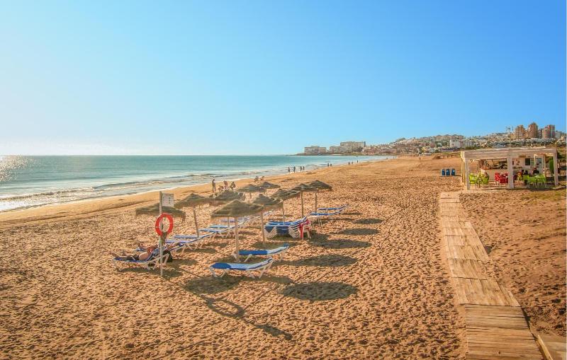 Awesome Apartment In Torrevieja With Wifi - image 8