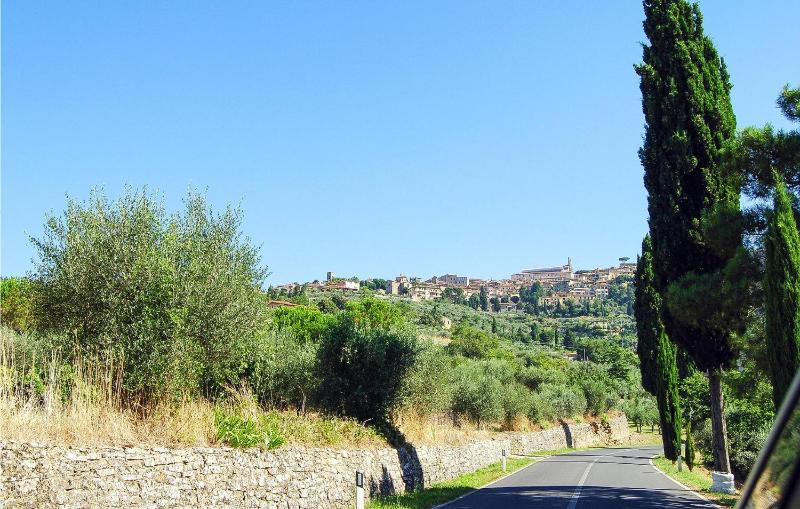 2 Bedroom Amazing Apartment In Cortona - image 9