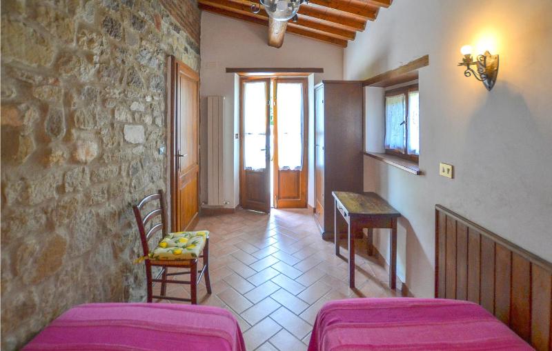2 Bedroom Amazing Apartment In Cortona - image 10