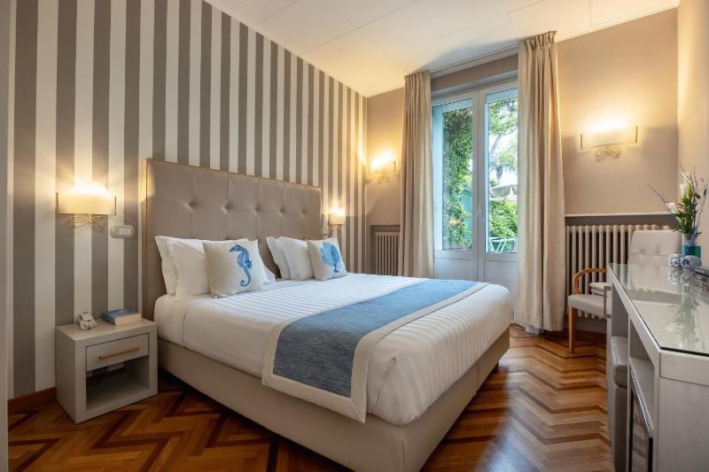 Double or Twin Room with Beach Access image 3