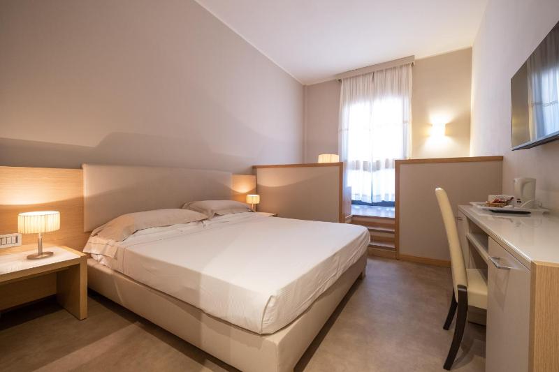 Quadruple Room with Balcony image 1