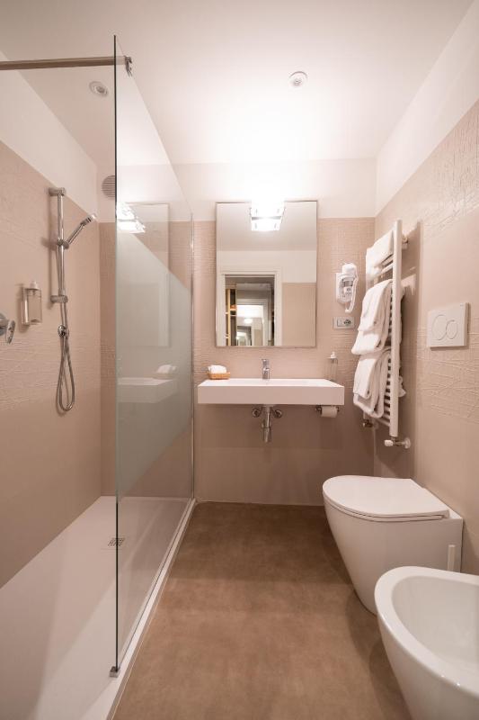 Quadruple Room with Balcony image 3