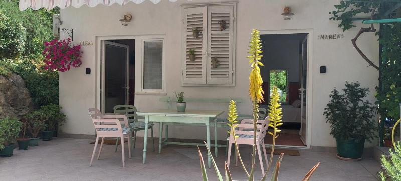 Studio apartments Roza - A charming oasis in the centre of Makarska - image 16