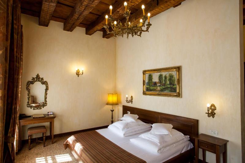 Superior Double Room image 1