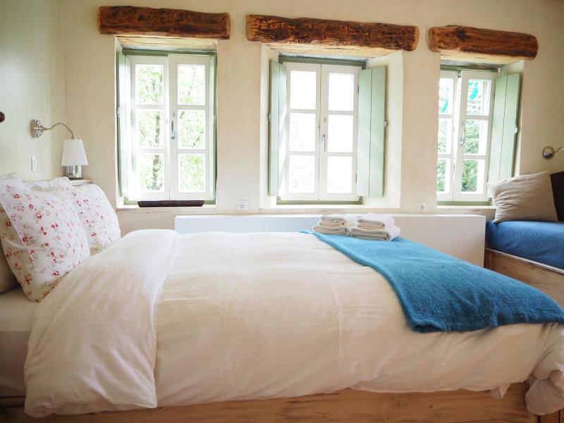 Triple Room (2 Adults + 1 Child) image 2
