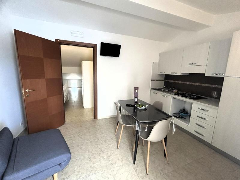 One-Bedroom Apartment image 4