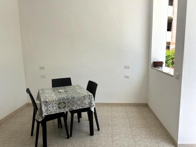One-Bedroom Apartment image 4