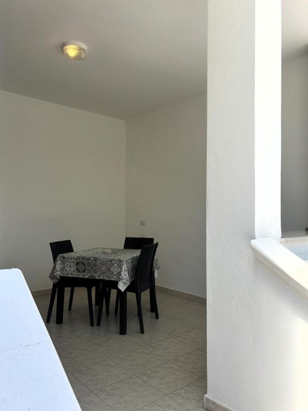 One-Bedroom Apartment image 2