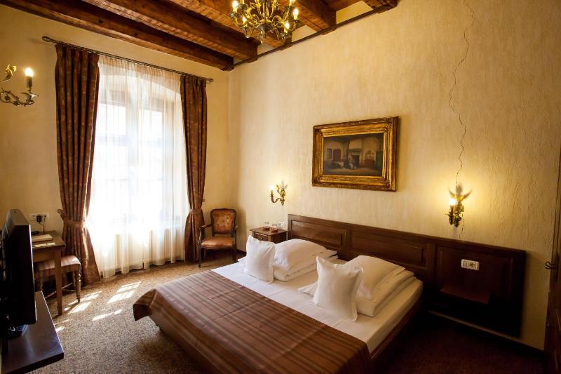 Double Room image 3
