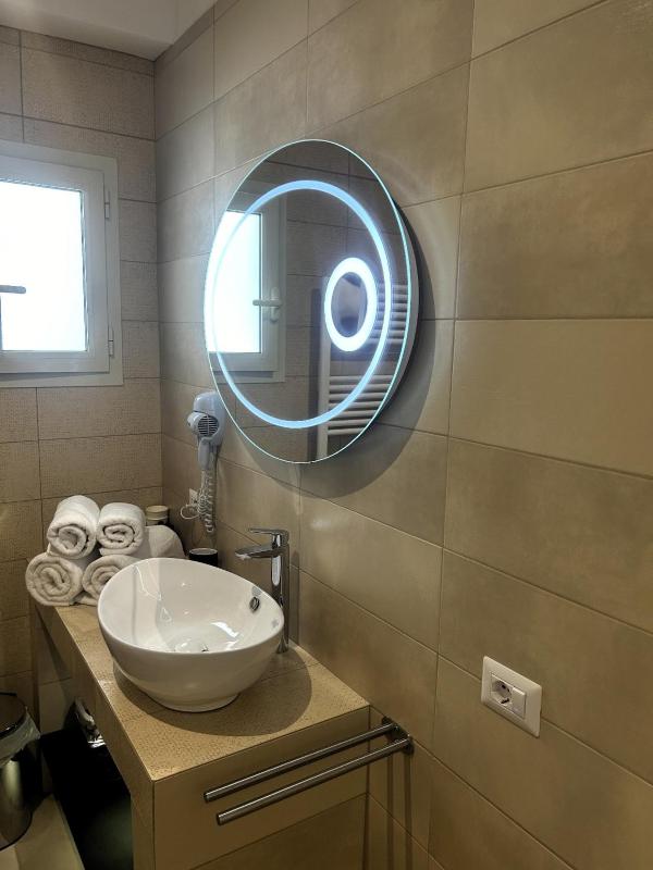 Double Room with Private Bathroom image 2