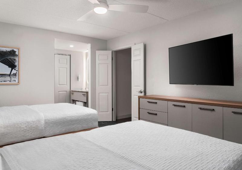 One-Bedroom Suite with Two Double Beds - Non-Smoking image 3