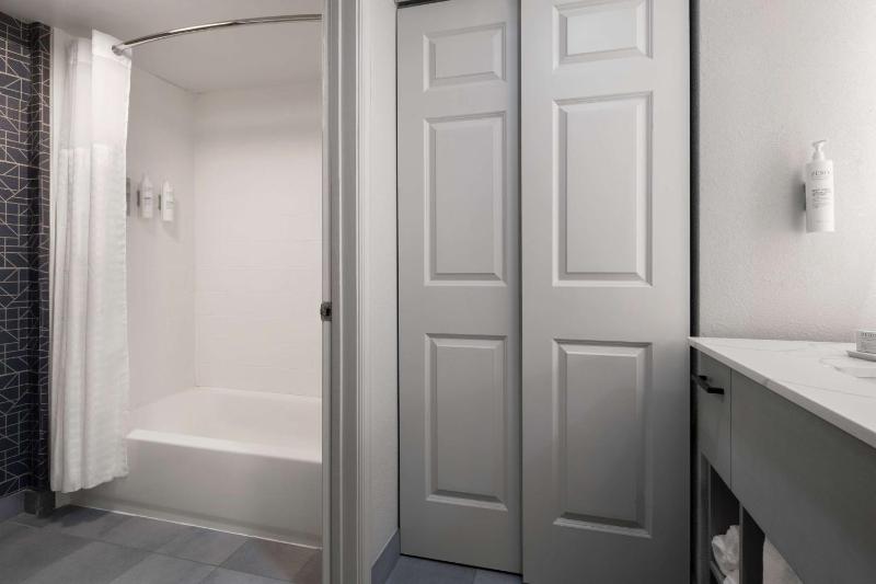King Studio Suite - Non-Smoking image 2