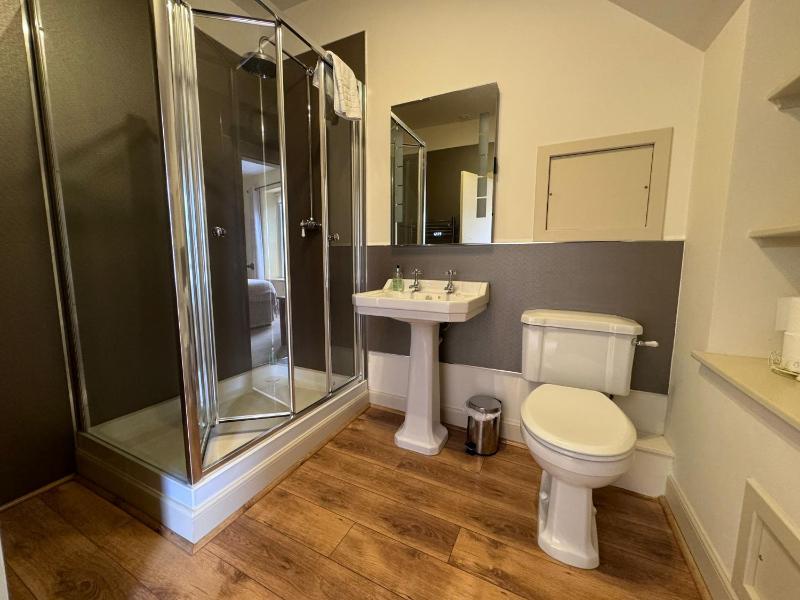 Large Double Room image 2
