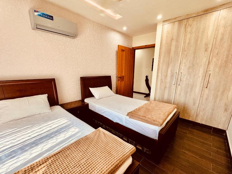 Lux Haven Apartments in Lahore near Gulberg - Exclusive Spaces for Exceptional Stays - image 7