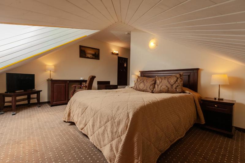 Double Room with Double Bed - Attic image 4