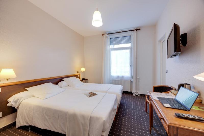 Superior Double Room image 3