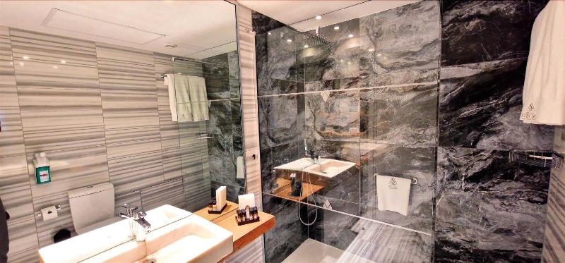 Superior Double Room with Sea View image 3