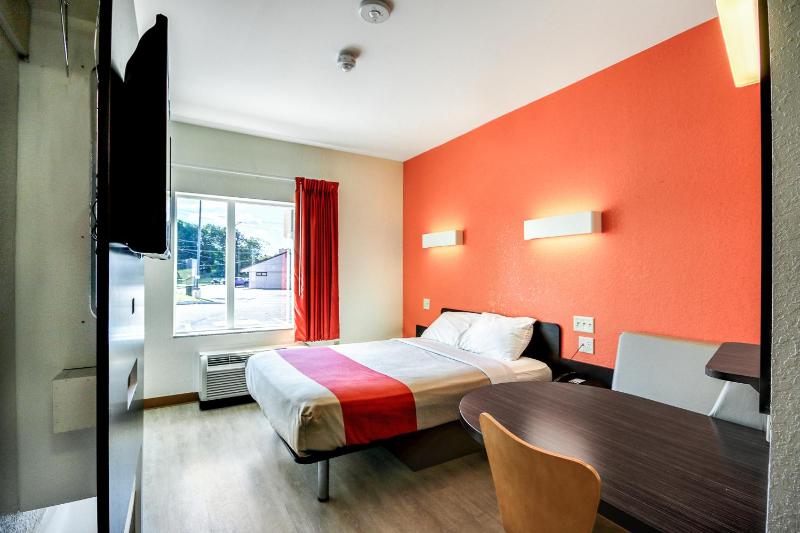 Deluxe Queen Room - Non-Smoking image 1