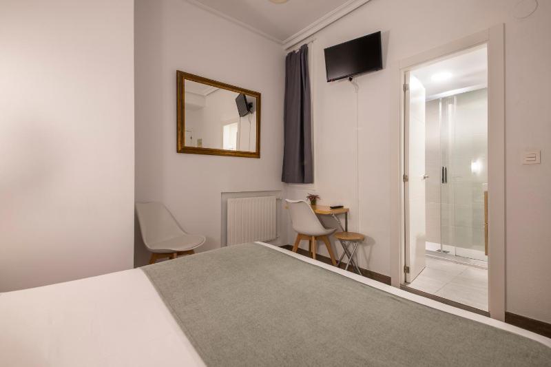 Interior Double Room image 3