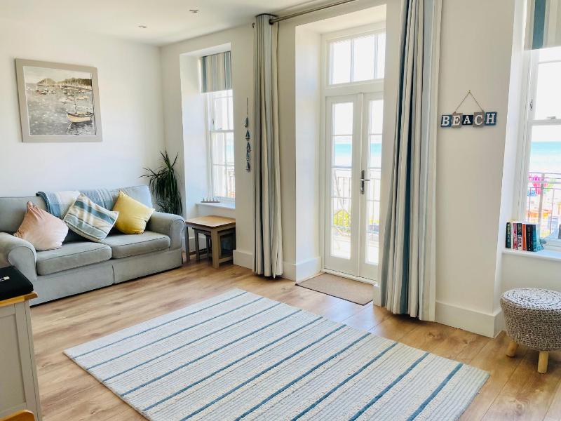 Beachfront with balcony 1st Floor apartment "The Beaches" Images