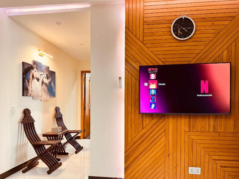 Lux Haven Apartments in Lahore near Gulberg - Exclusive Spaces for Exceptional Stays - image 2