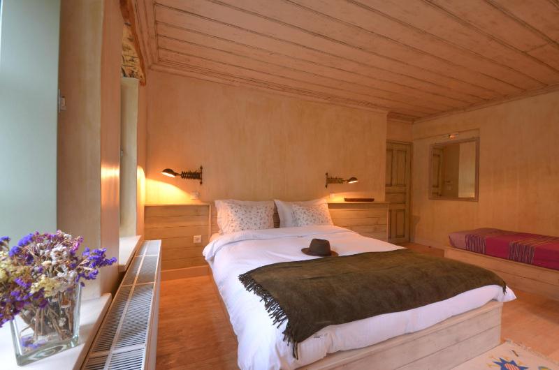 Standard Double Room image 3