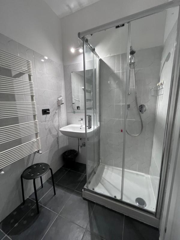 Double Room image 4