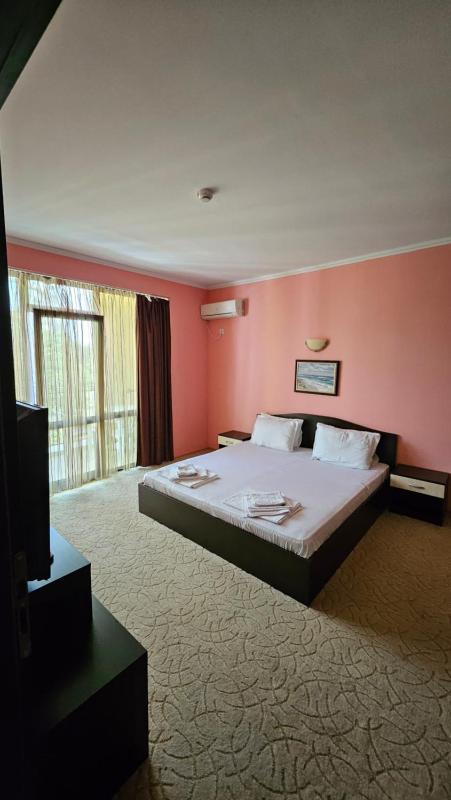 One-Bedroom Apartment with Balcony image 2