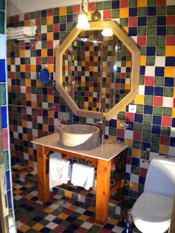 One-Bedroom Apartment image 2