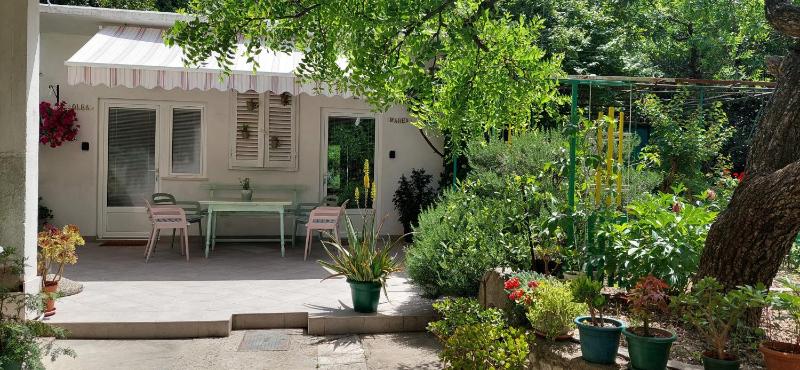 A Charming Oasis In The City Heart 2 - image 5