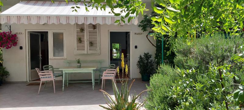 A Charming Oasis In The City Heart 2 - image 9