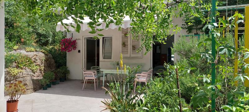 A Charming Oasis In The City Heart 2 - image 6