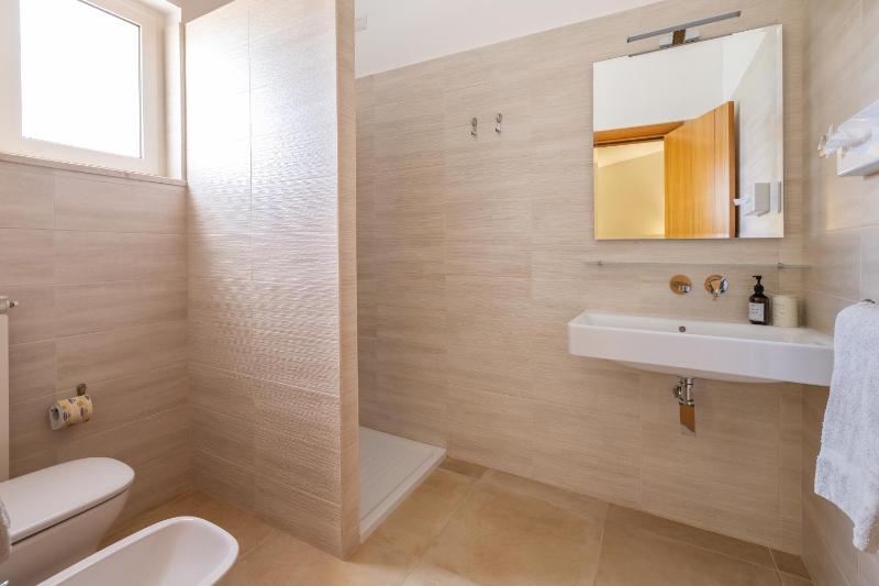 Triple Room with Balcony image 2