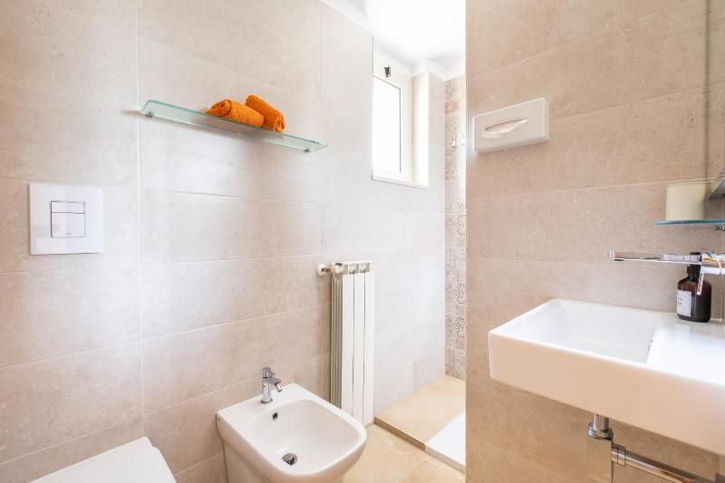 Small Double Room image 4