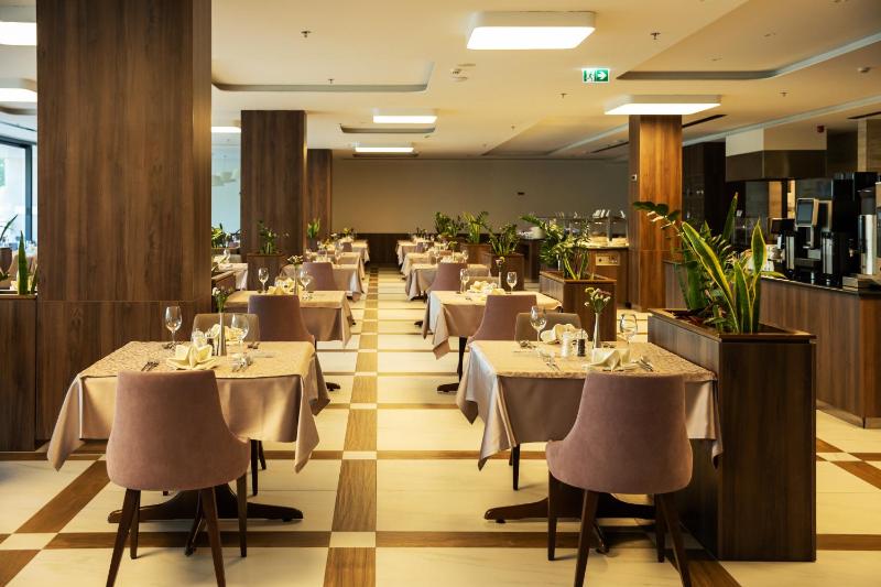 Hotel Plaža Duće - image 8