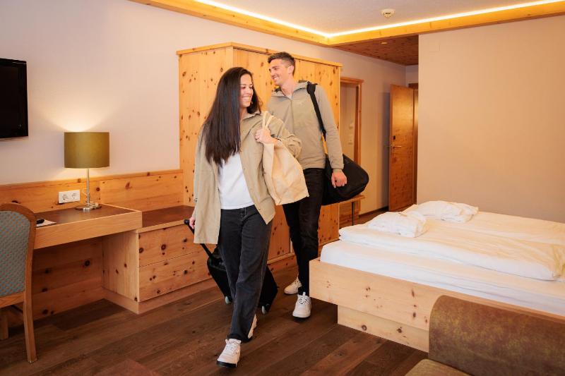 Deluxe Double Room with Balcony image 3