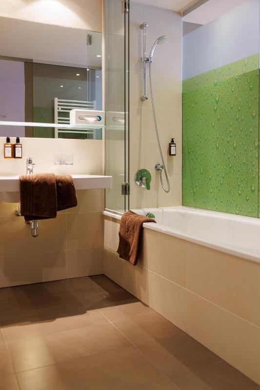 Superior Double Room with Balcony image 4