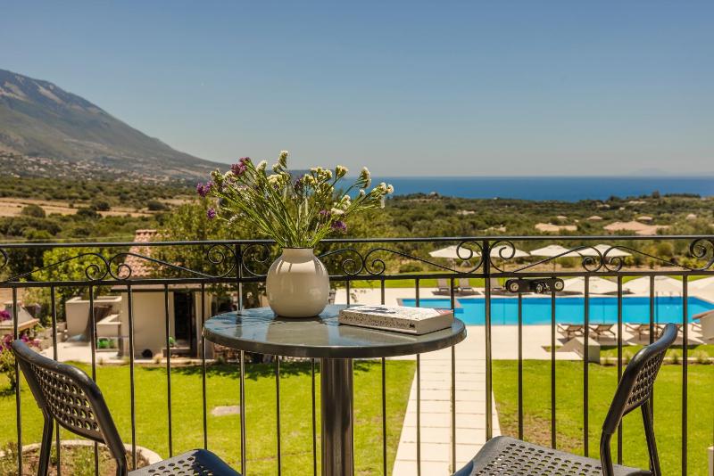 Superior Double or Twin Room with Sea View image 2