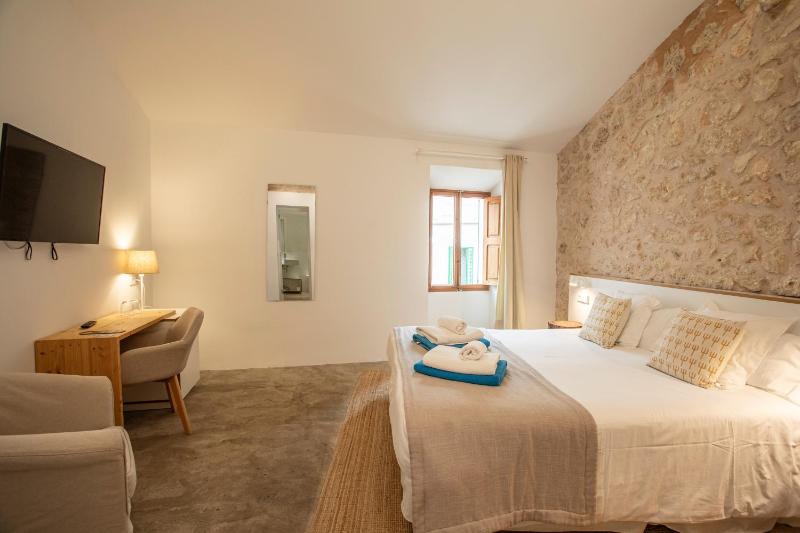Standard Double or Twin Room image 2