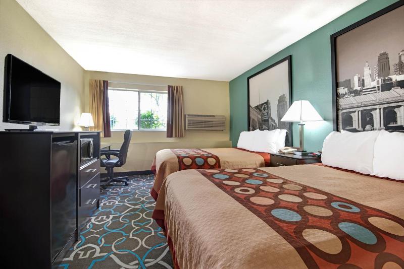 Double Room with Two Double Beds - Smoking image 2