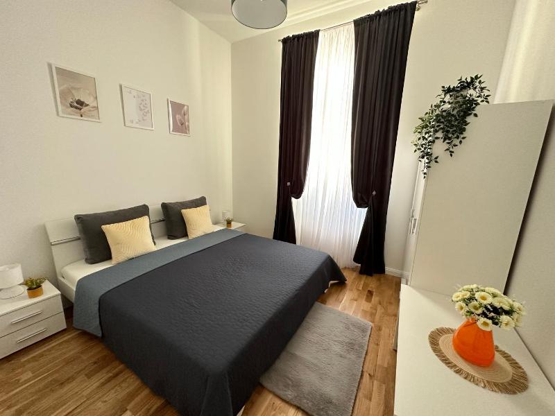 Praha 1 National Muzeum Stylish Apartment Images