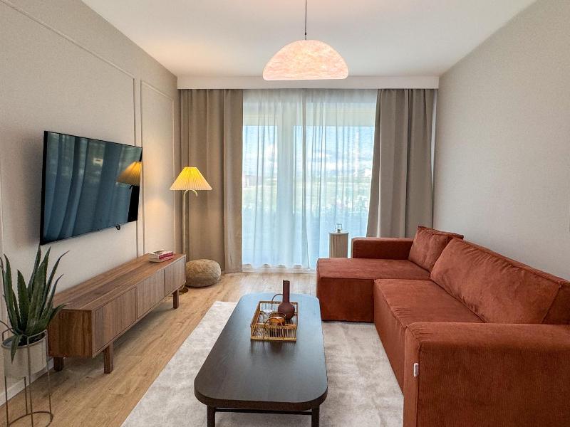 Styling & Cozy apt in Coresi by Cityscape - image 1
